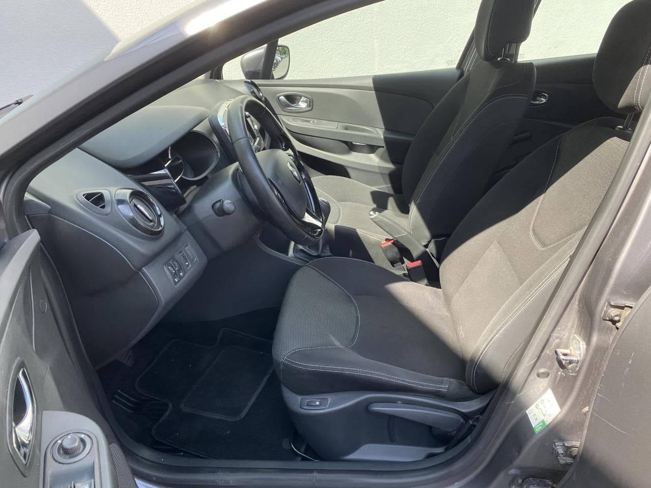 2013 Renault CLIO - 21