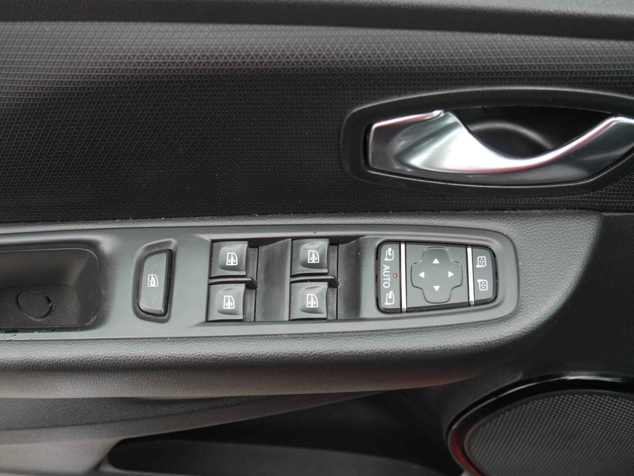 2016 Renault CLIO - 18