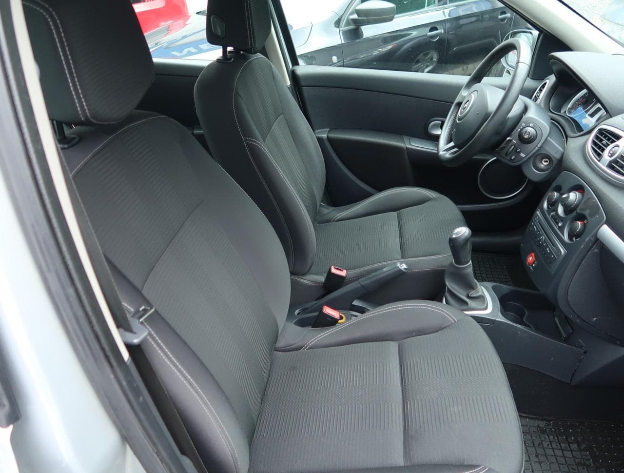 2009 Renault CLIO - 19