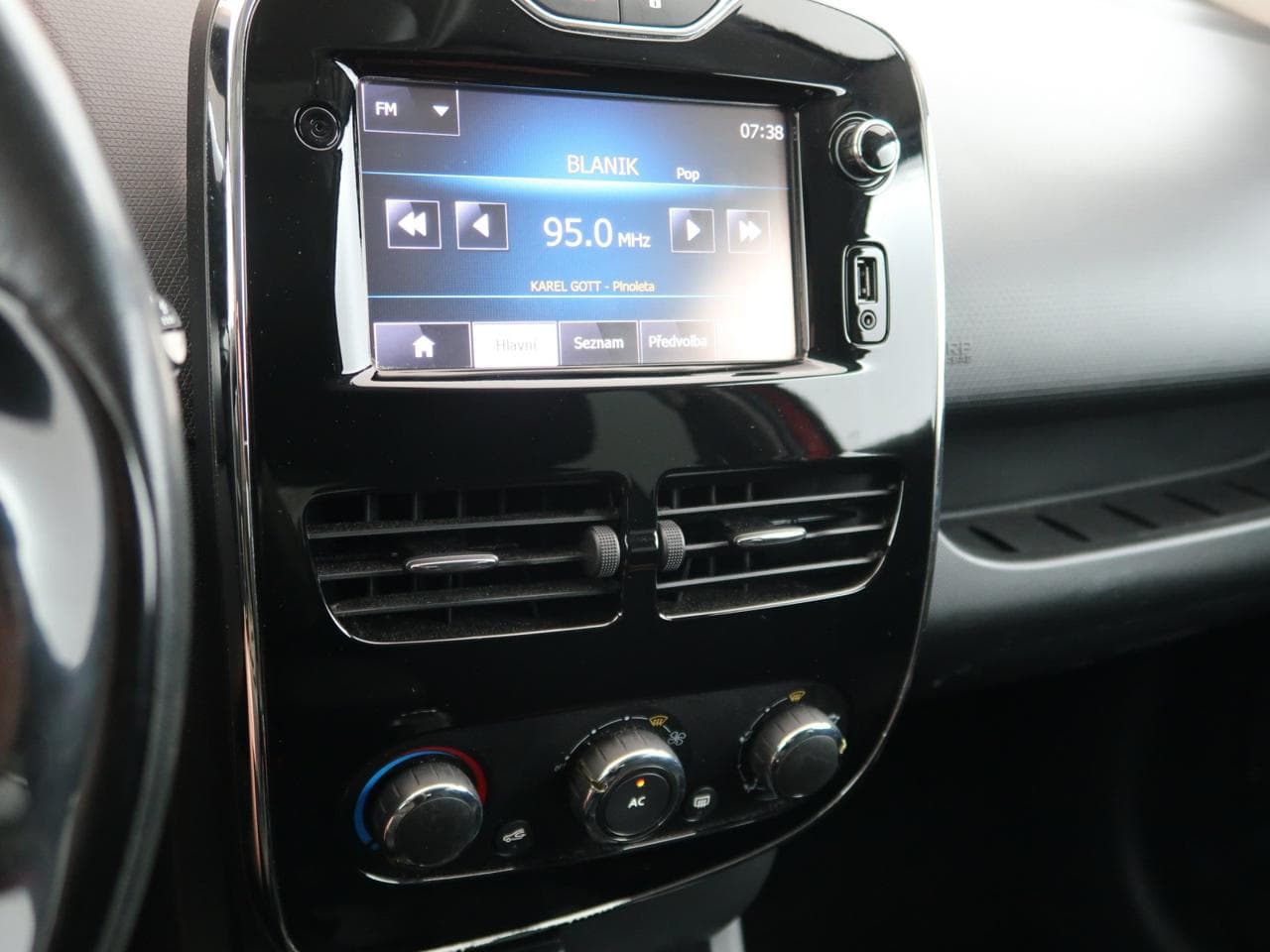 2014 Renault CLIO - 29