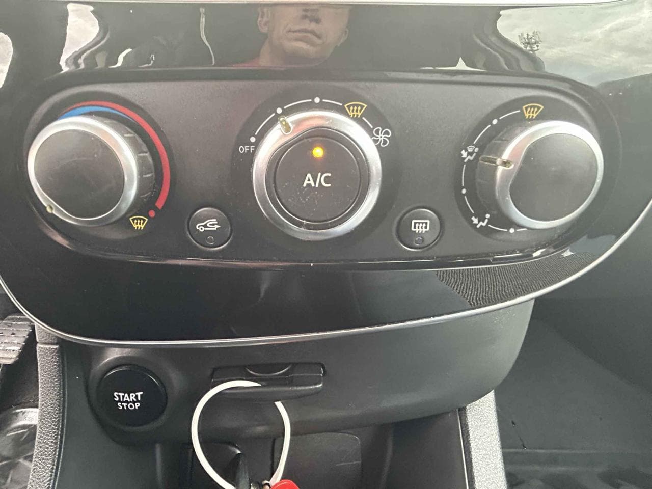 2016 Renault CLIO - 21