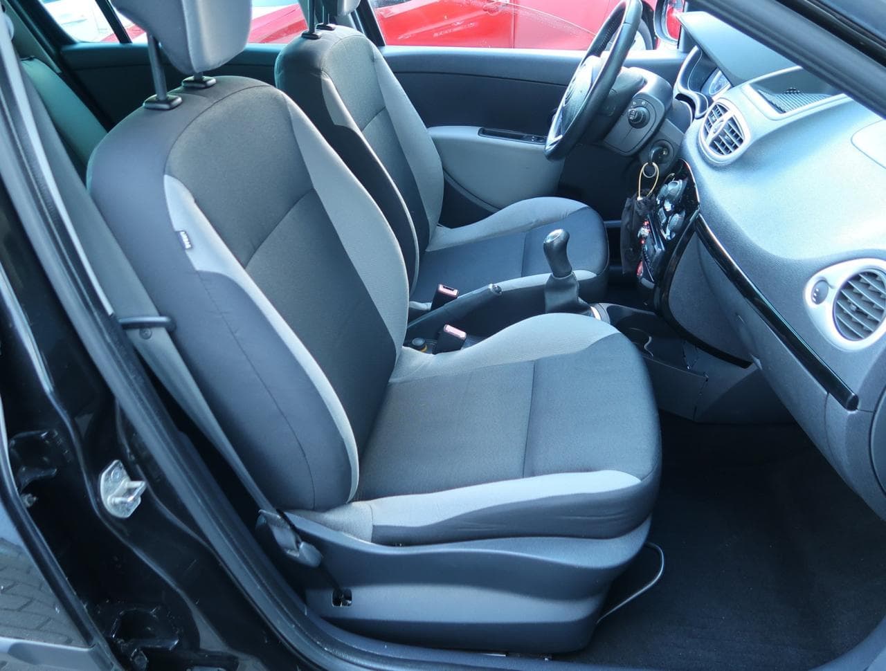 2011 Renault CLIO - 19