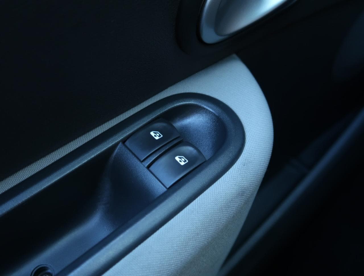 2011 Renault CLIO - 31