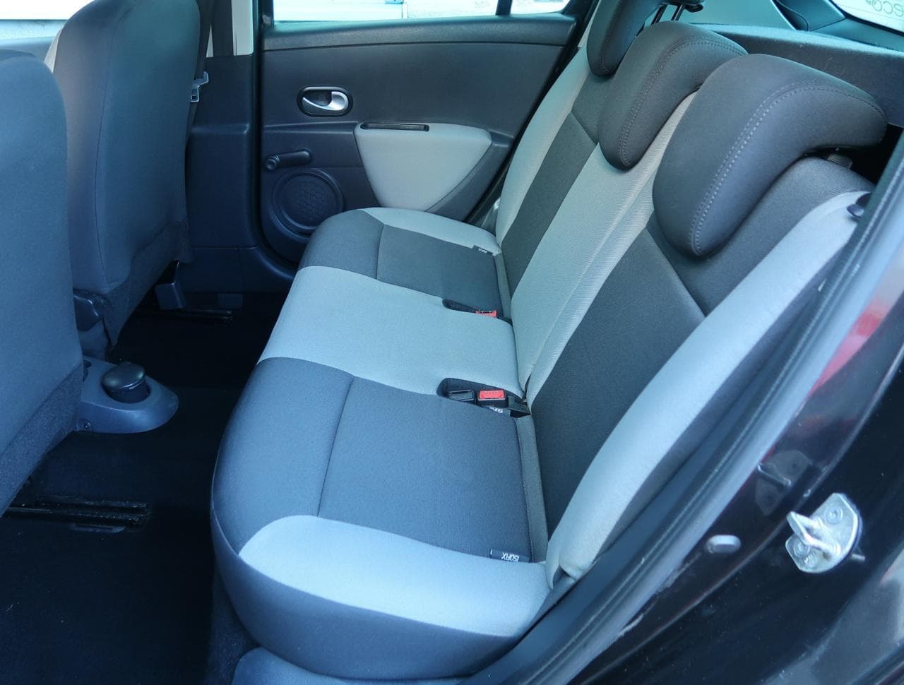 2011 Renault CLIO - 23