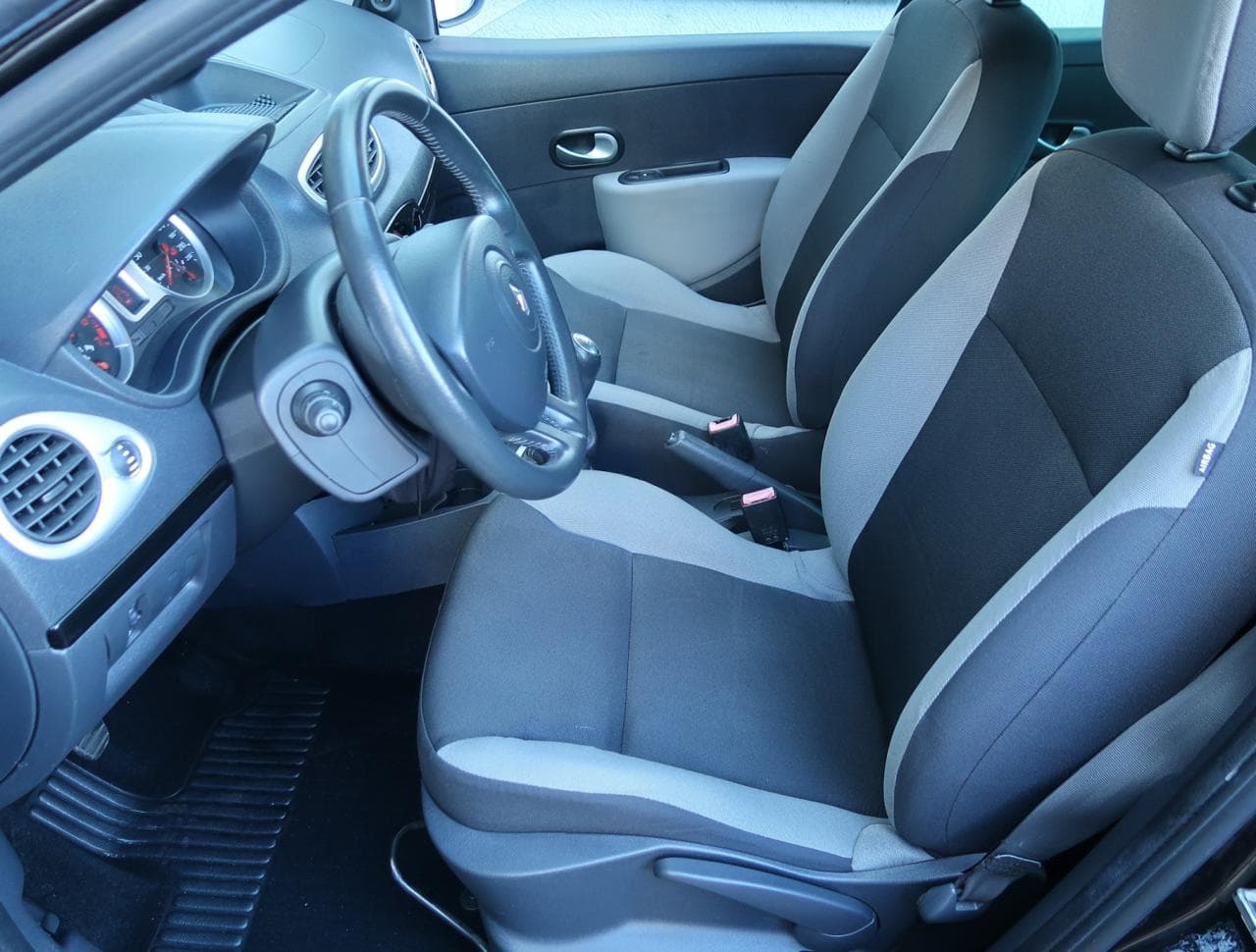 2011 Renault CLIO - 25