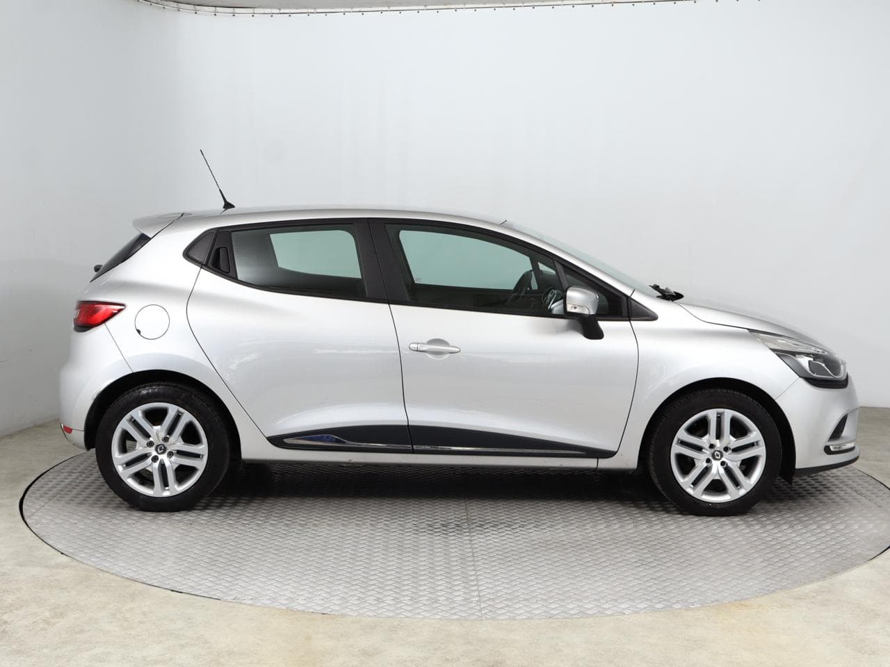 2020 Renault CLIO - 8