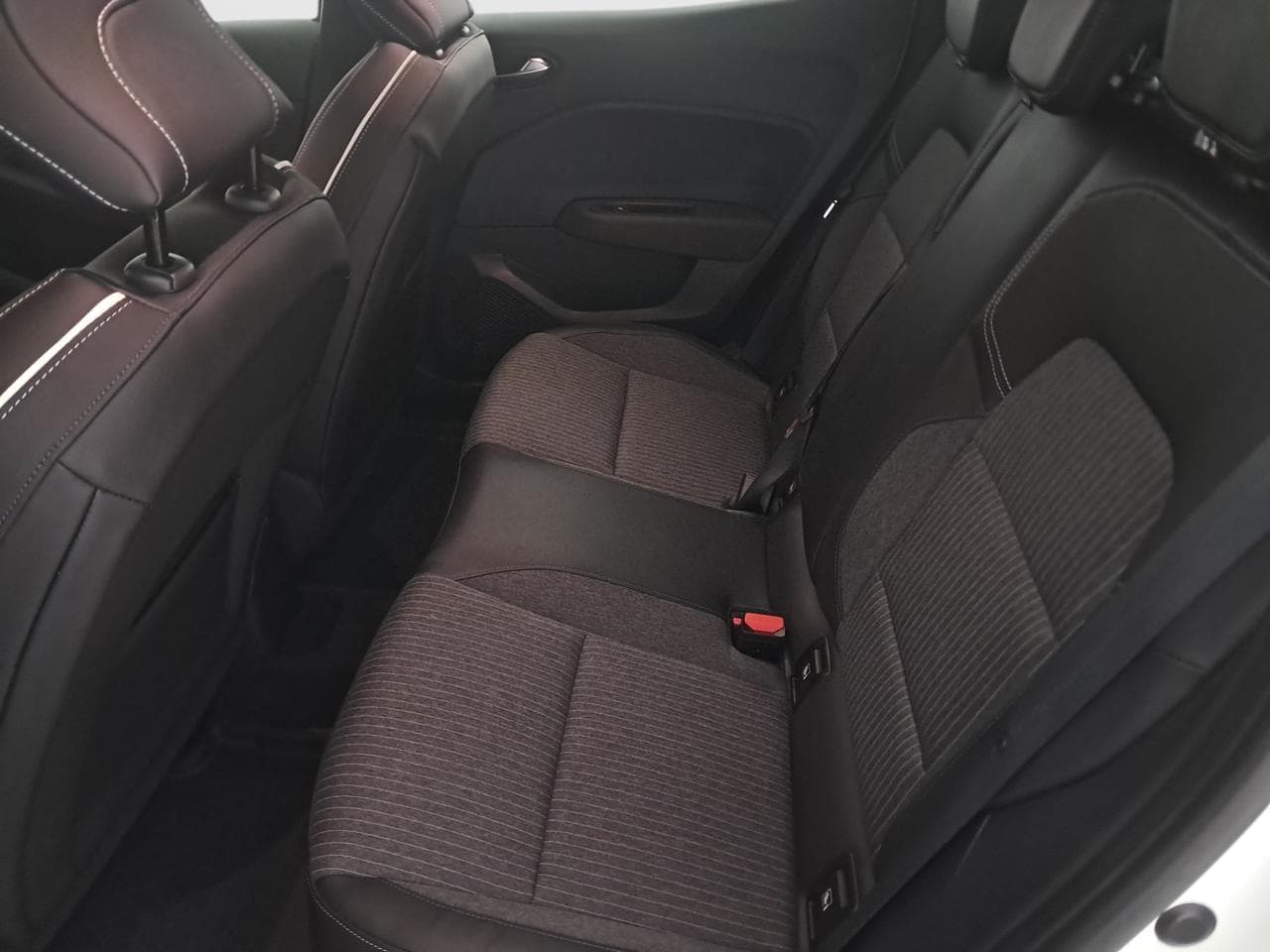 2021 Renault CLIO - 24