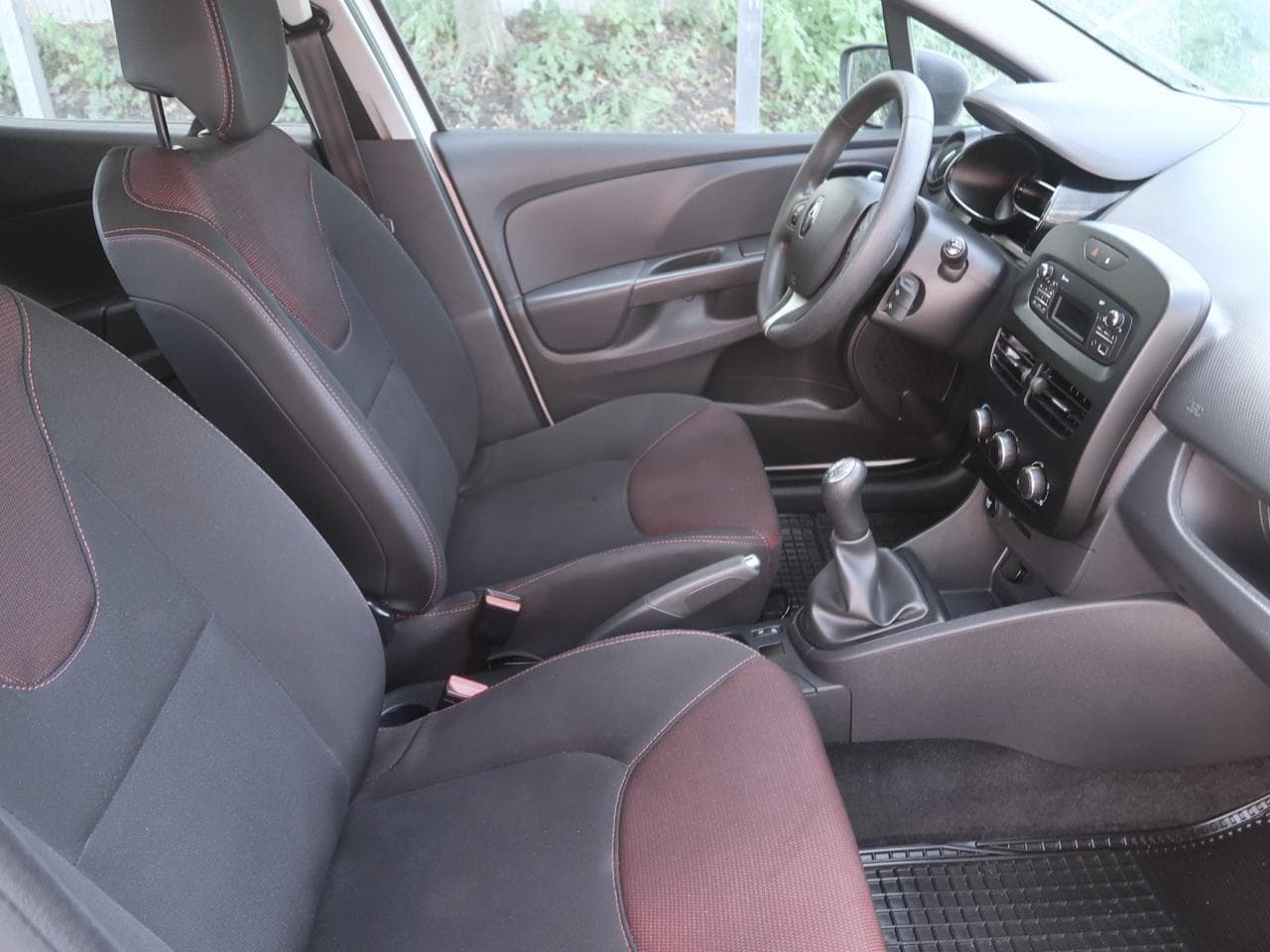 2015 Renault CLIO - 12
