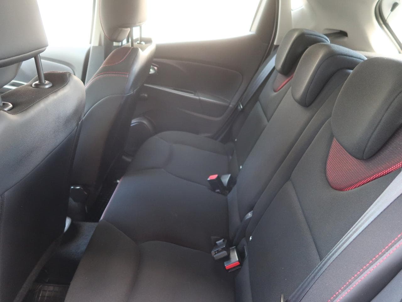 2015 Renault CLIO - 15