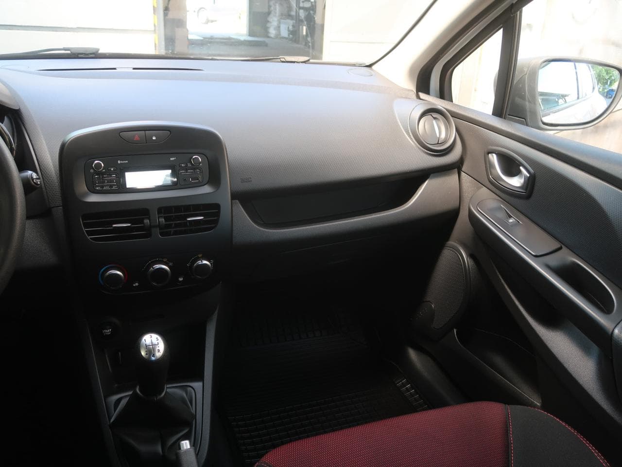 2015 Renault CLIO - 11