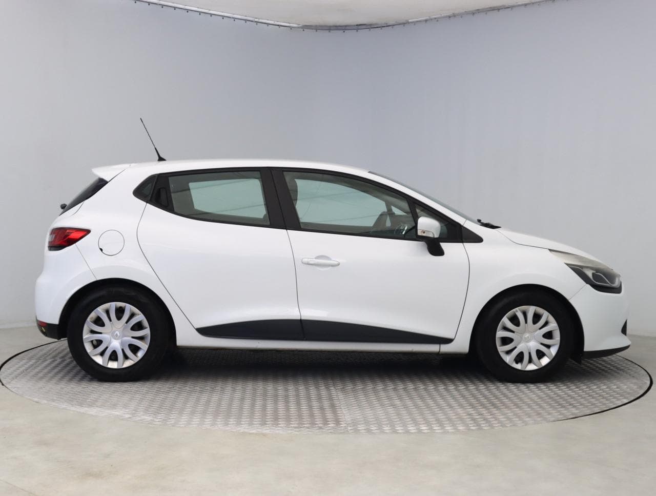 2015 Renault CLIO - 8