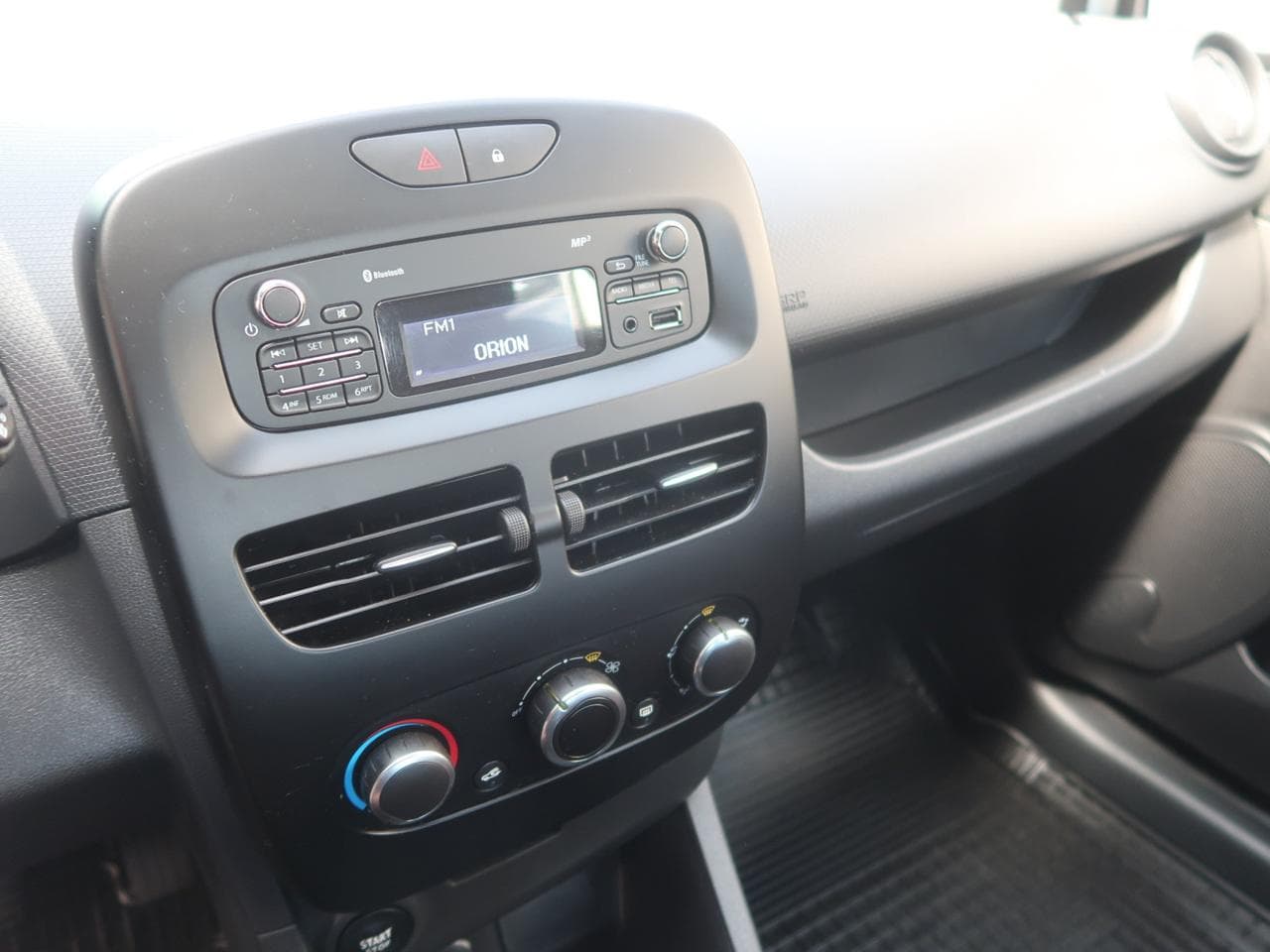 2015 Renault CLIO - 18