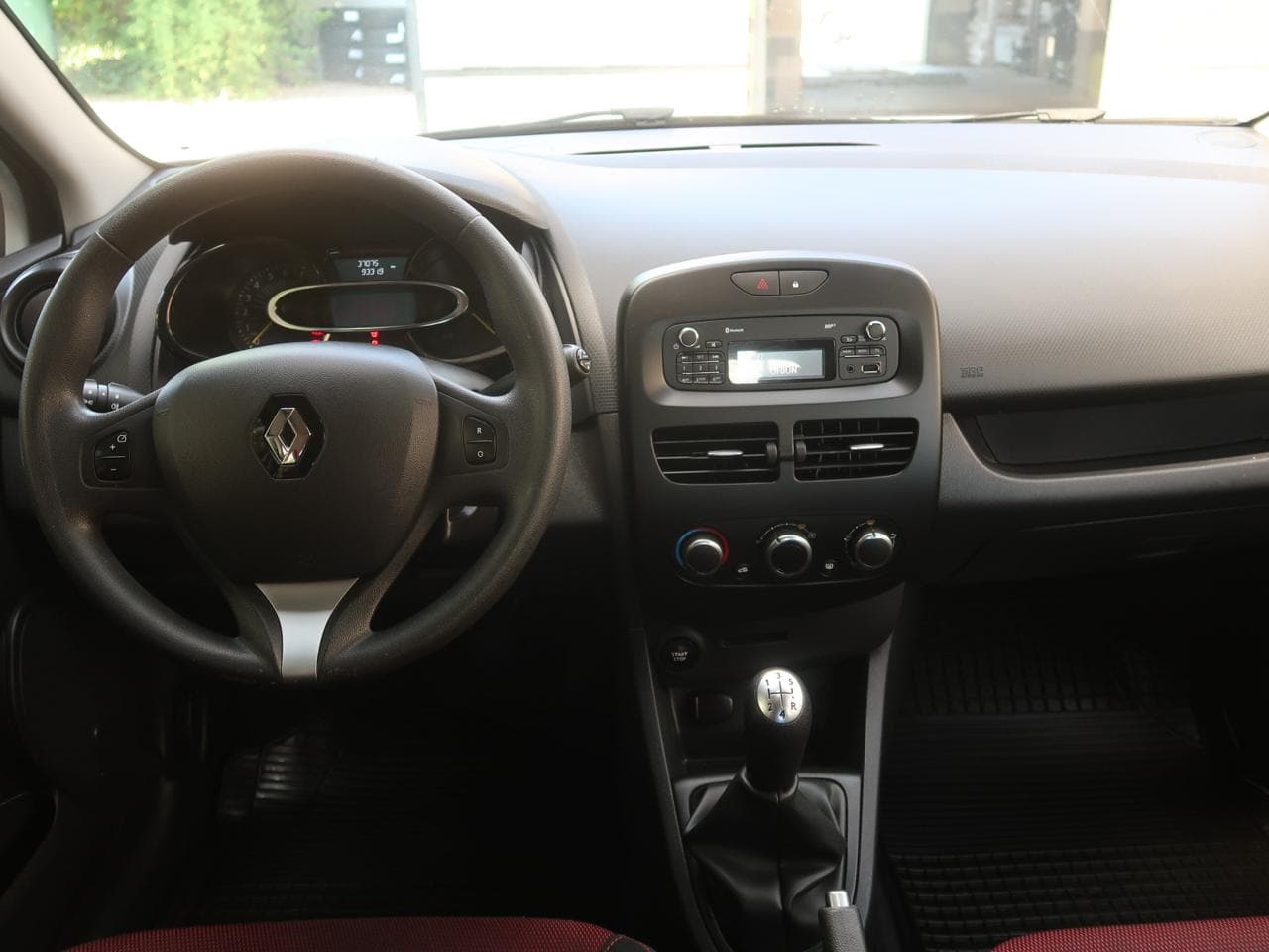 2015 Renault CLIO - 10