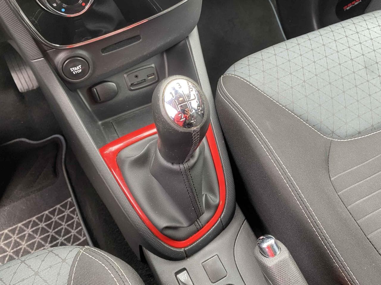 2013 Renault CLIO - 14