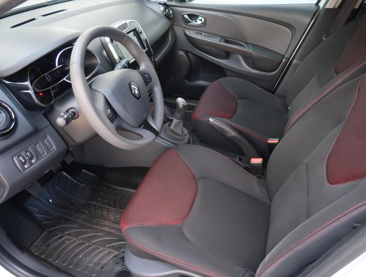2013 Renault CLIO - 16