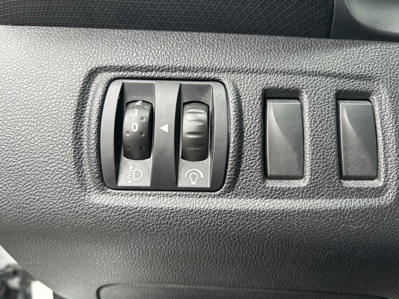2016 Renault CLIO - 17