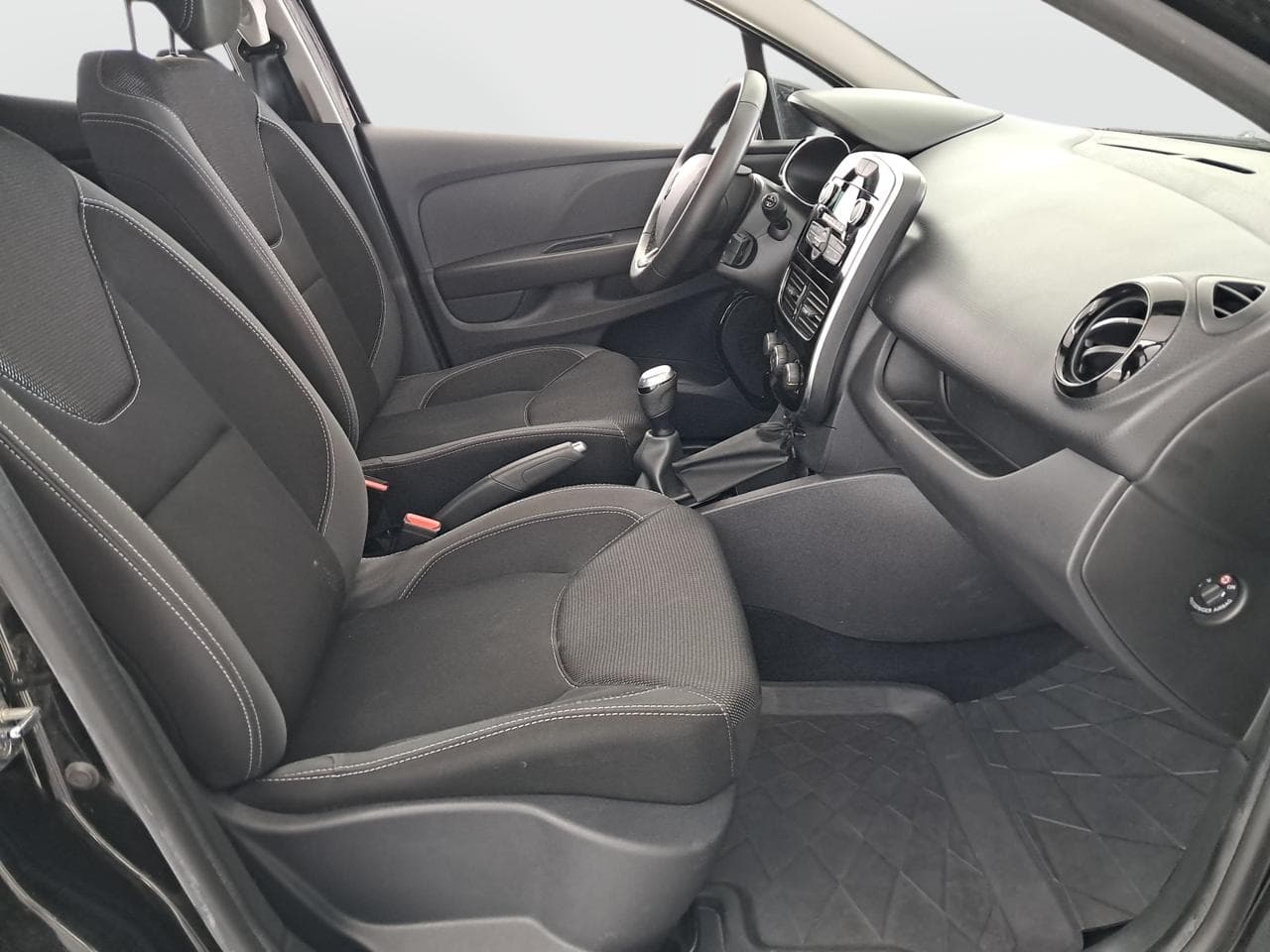 2019 Renault CLIO - 12