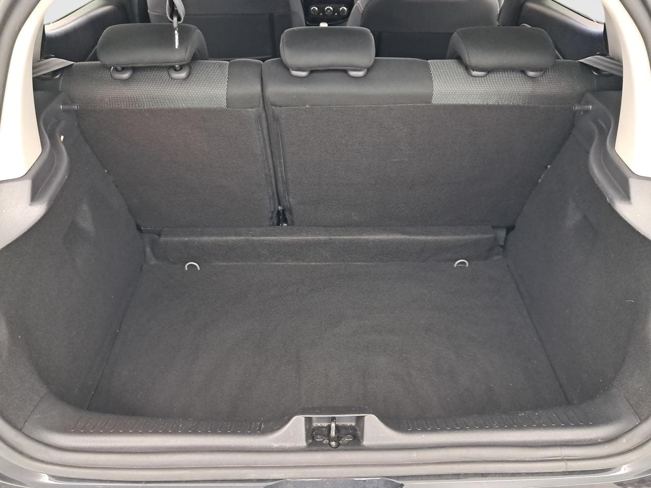 2019 Renault CLIO - 19