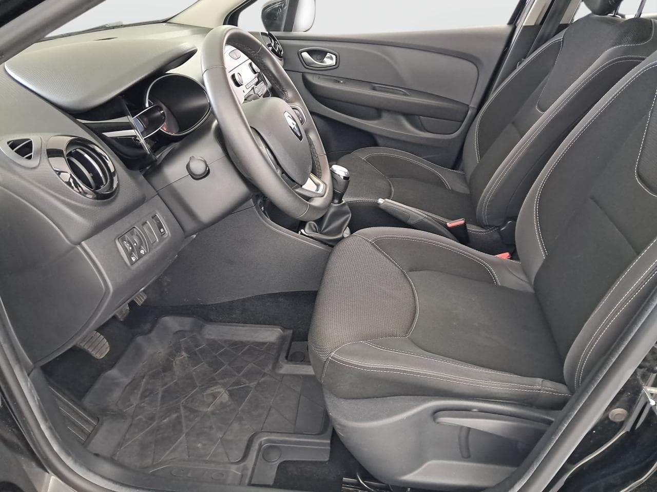 2019 Renault CLIO - 16