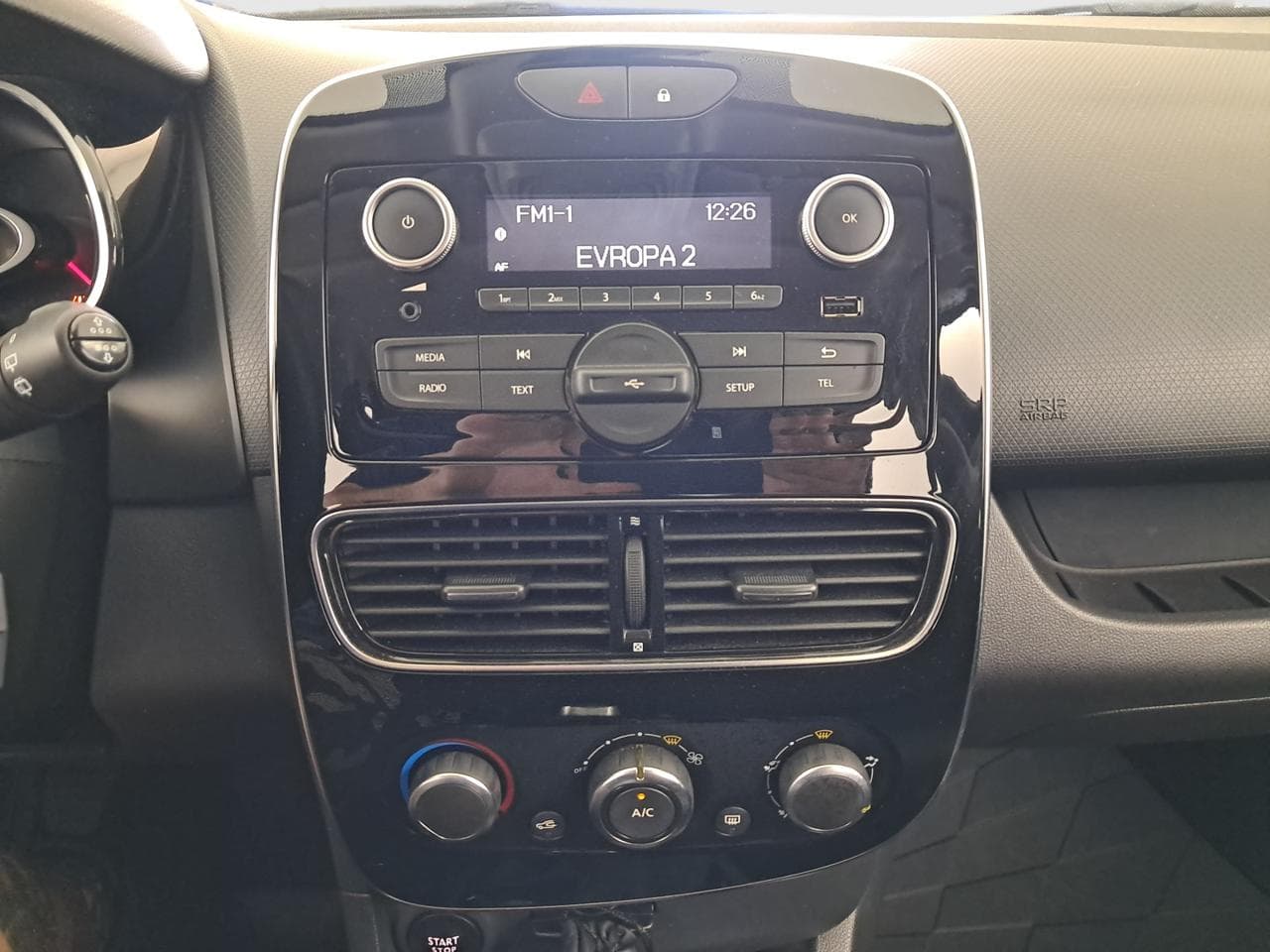 2019 Renault CLIO - 18