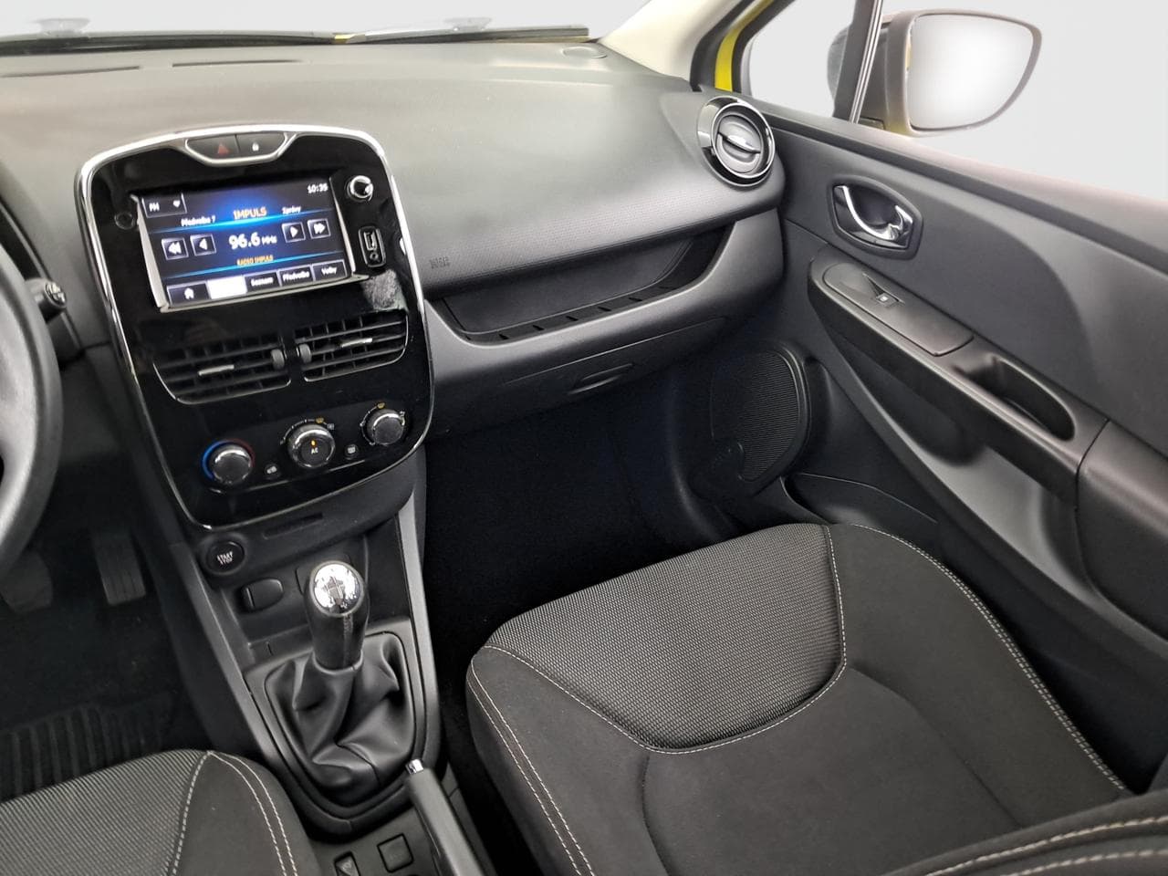 2014 Renault CLIO - 11
