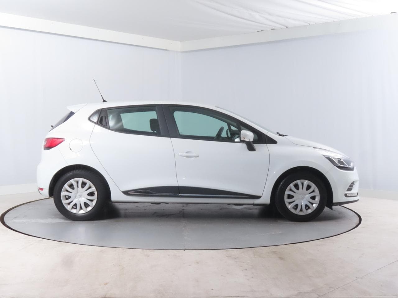 2017 Renault CLIO - 8
