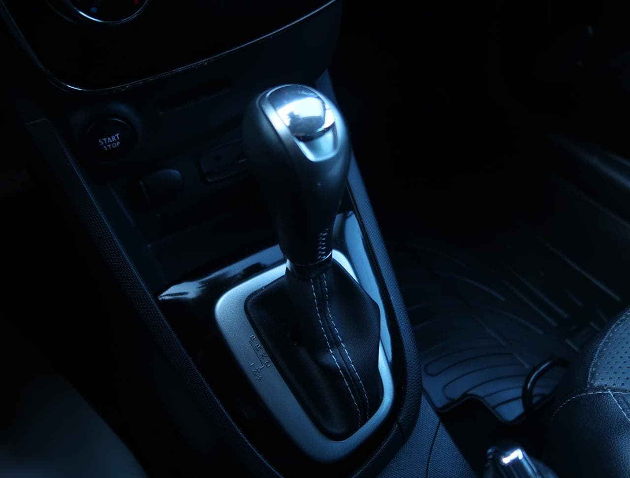 2014 Renault CLIO - 19