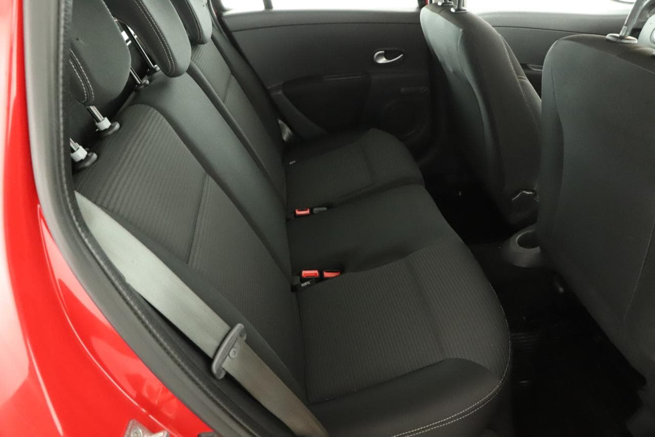 2012 Renault Clio - 11