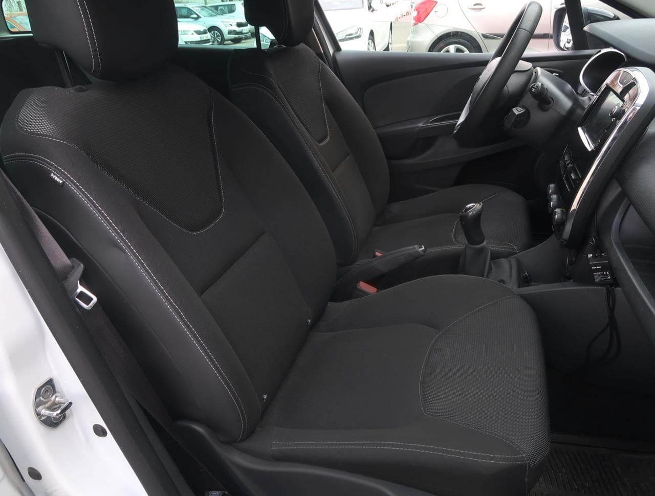 2013 Renault Clio - 12