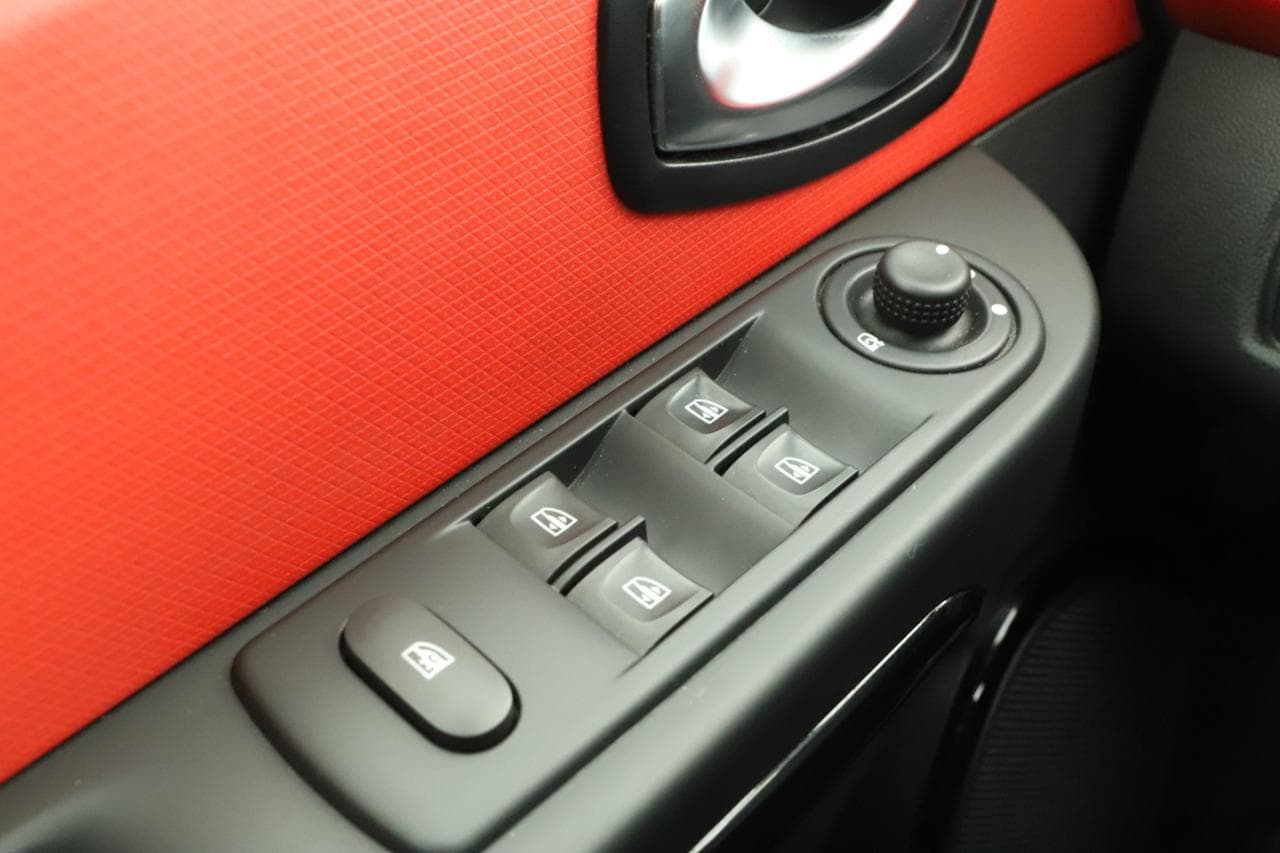 2016 Renault Clio - 16