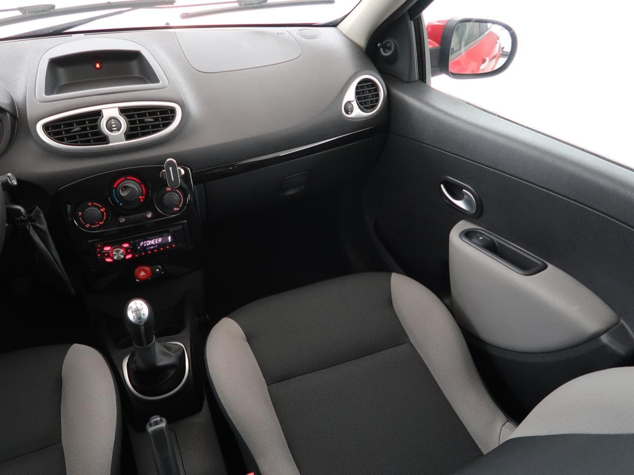 2011 Renault CLIO - 11