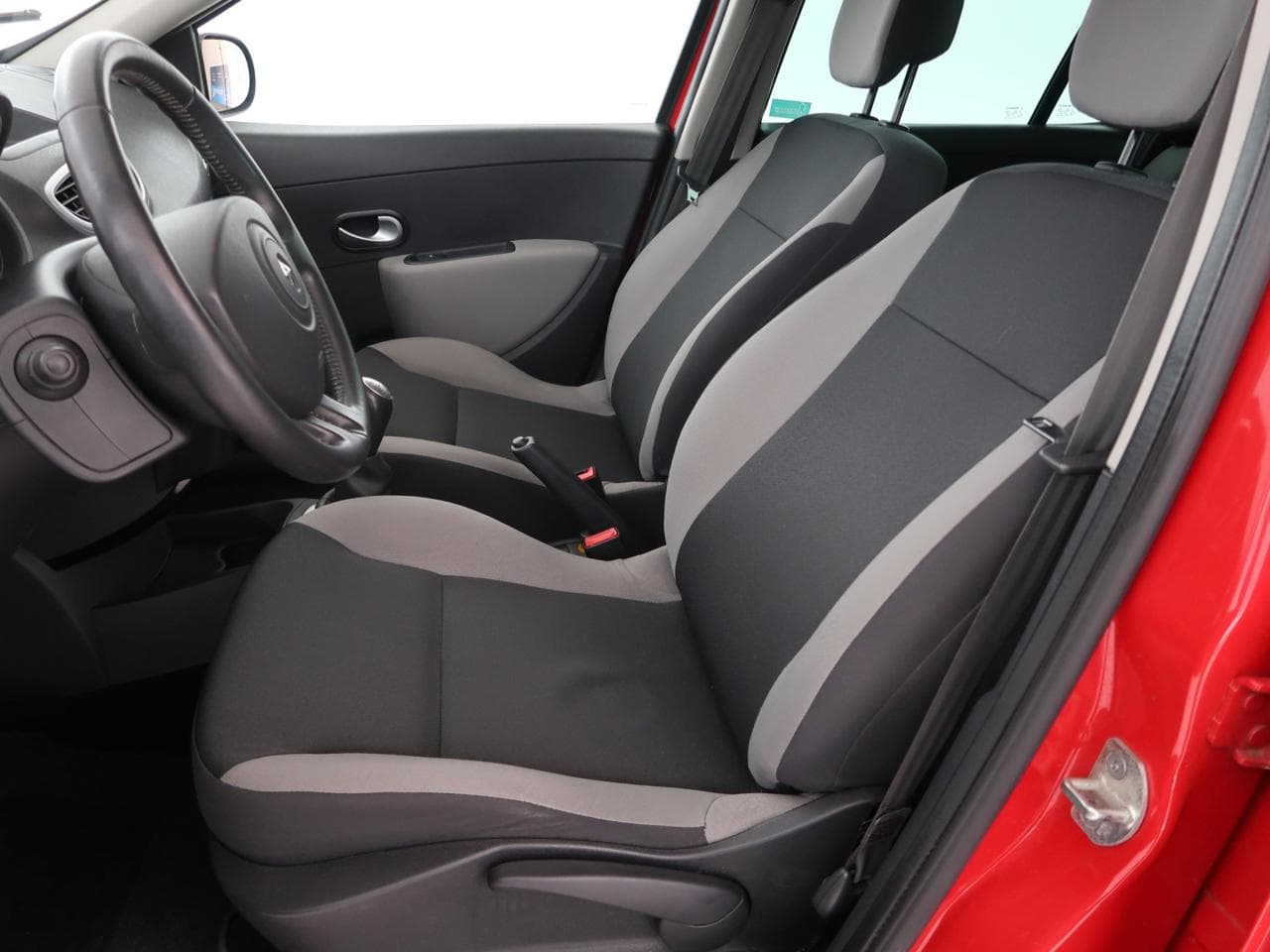 2011 Renault CLIO - 16