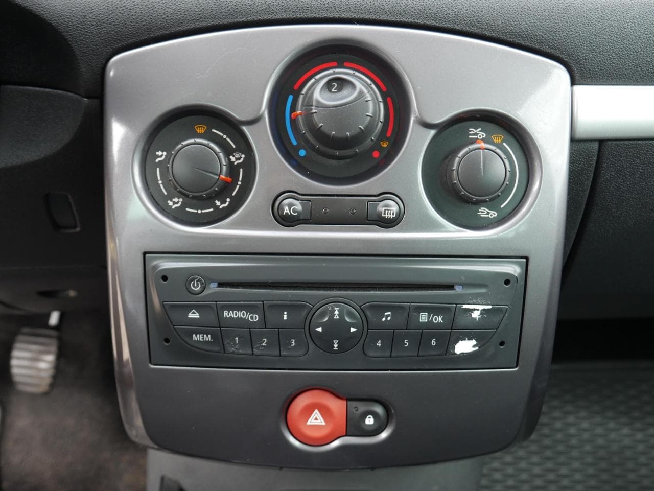 2011 Renault CLIO - 23
