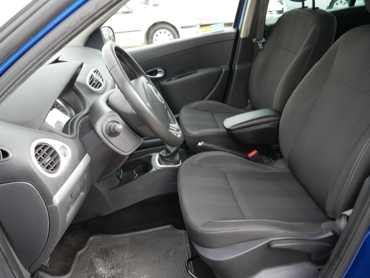 2011 Renault CLIO - 15
