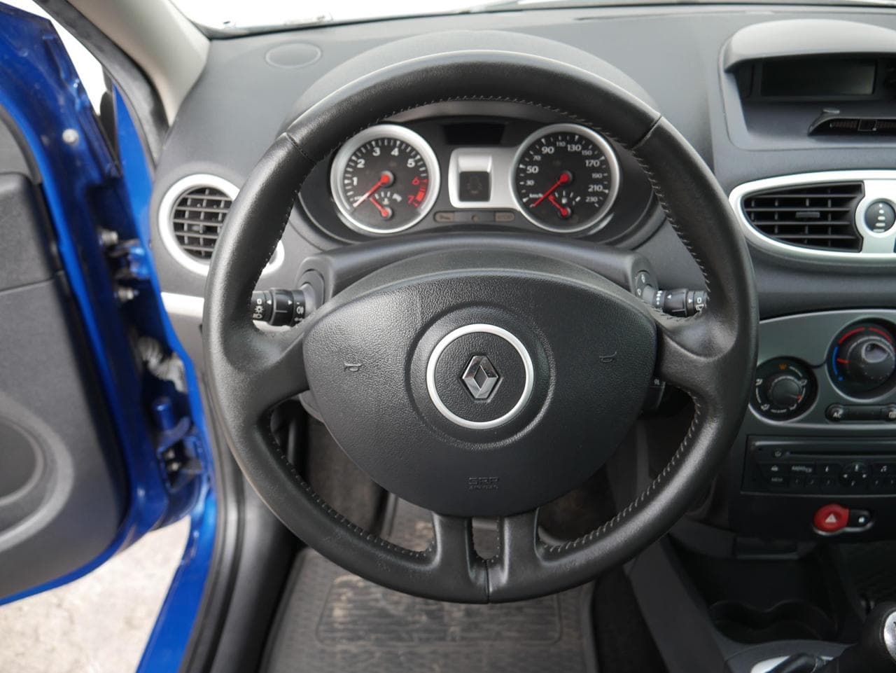 2011 Renault CLIO - 25