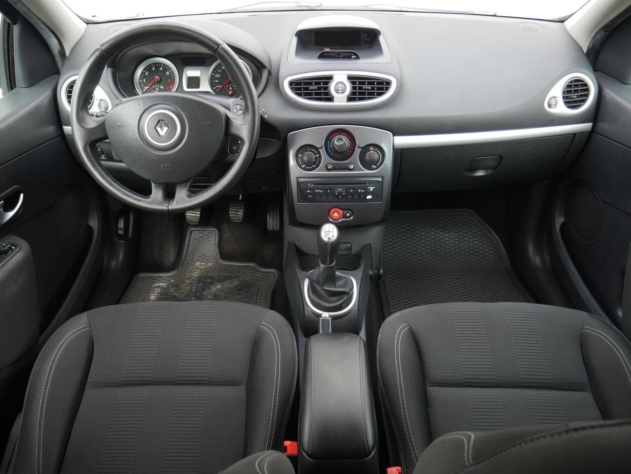 2011 Renault CLIO - 11