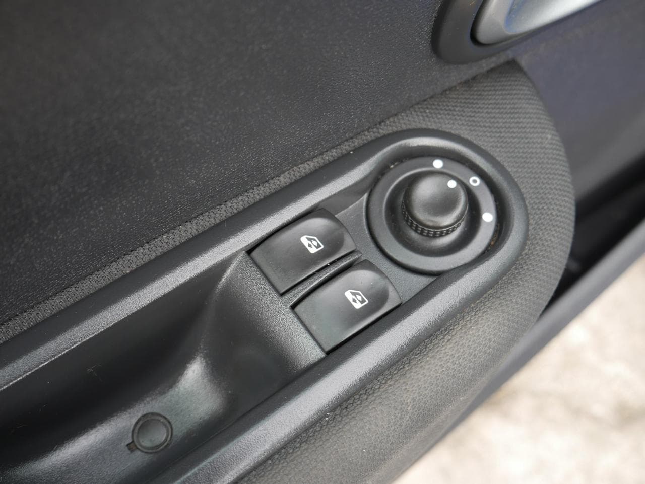 2011 Renault CLIO - 27