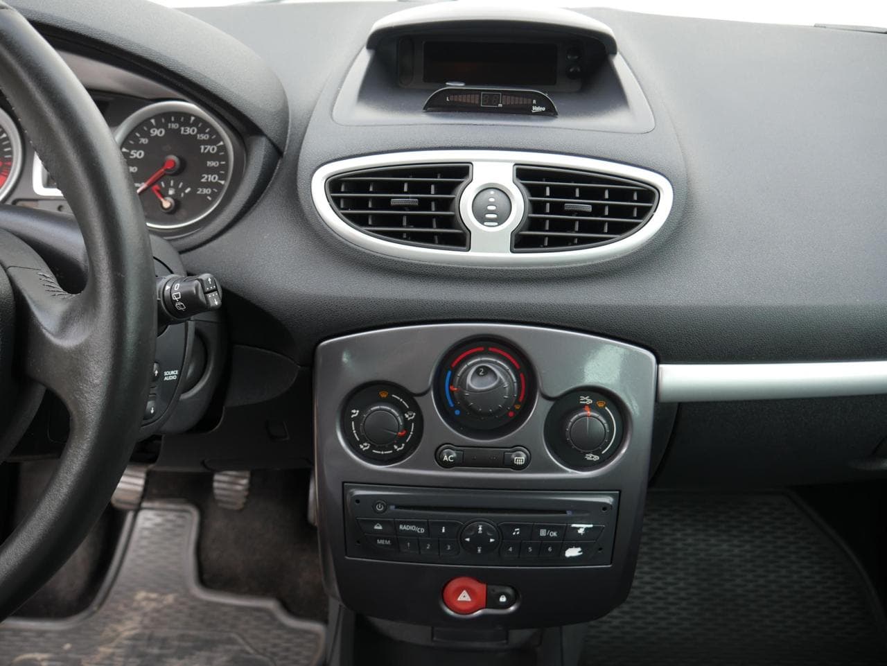 2011 Renault CLIO - 19