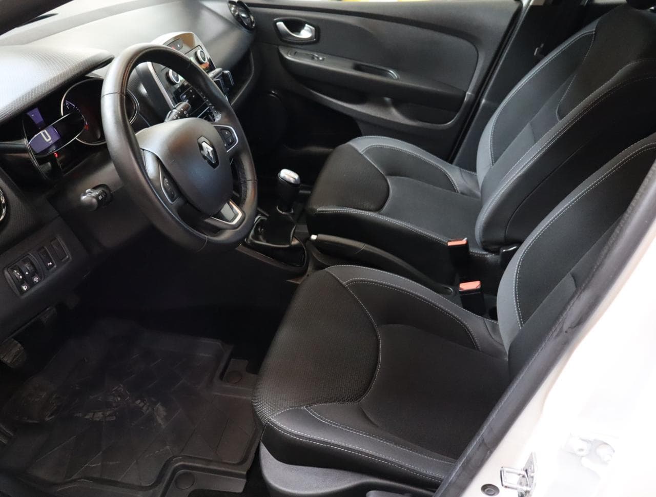2018 Renault CLIO - 16