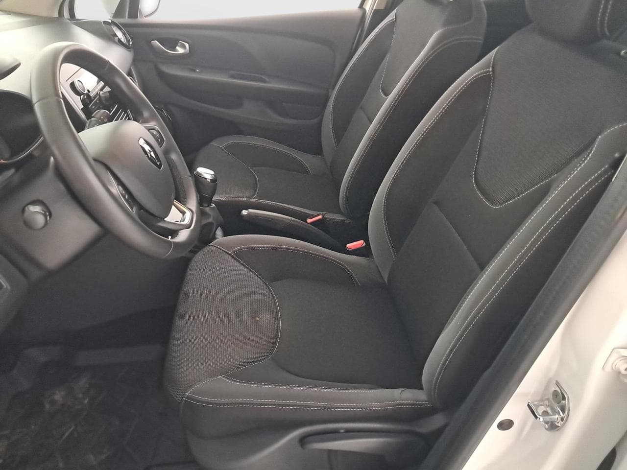 2019 Renault CLIO - 16