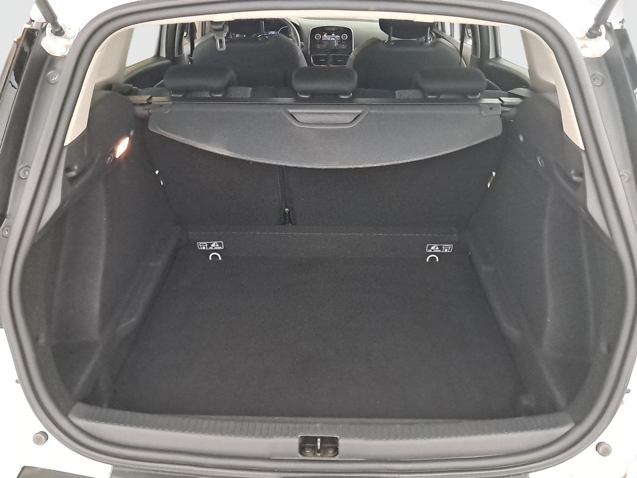 2019 Renault CLIO - 19