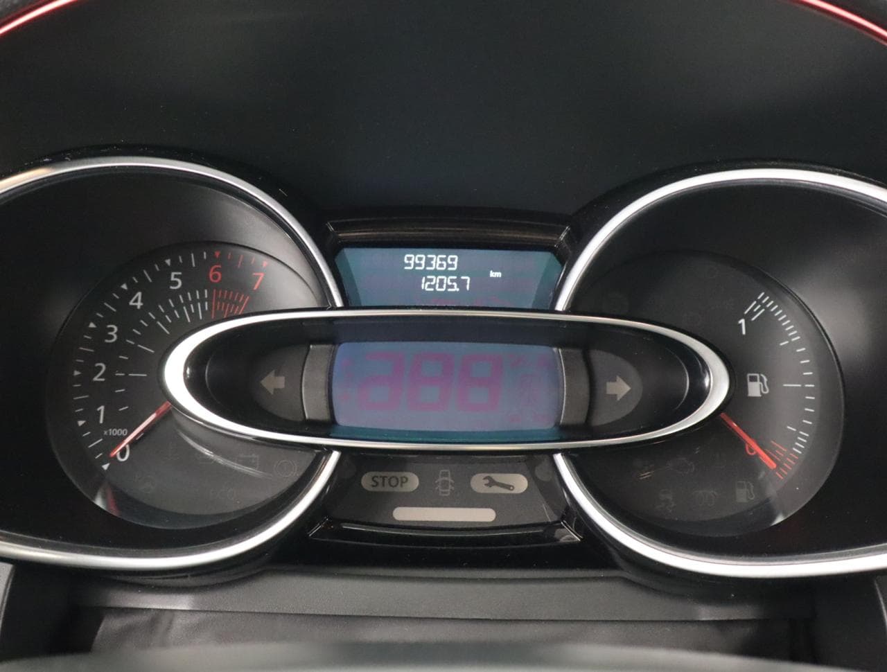 2017 Renault CLIO - 32