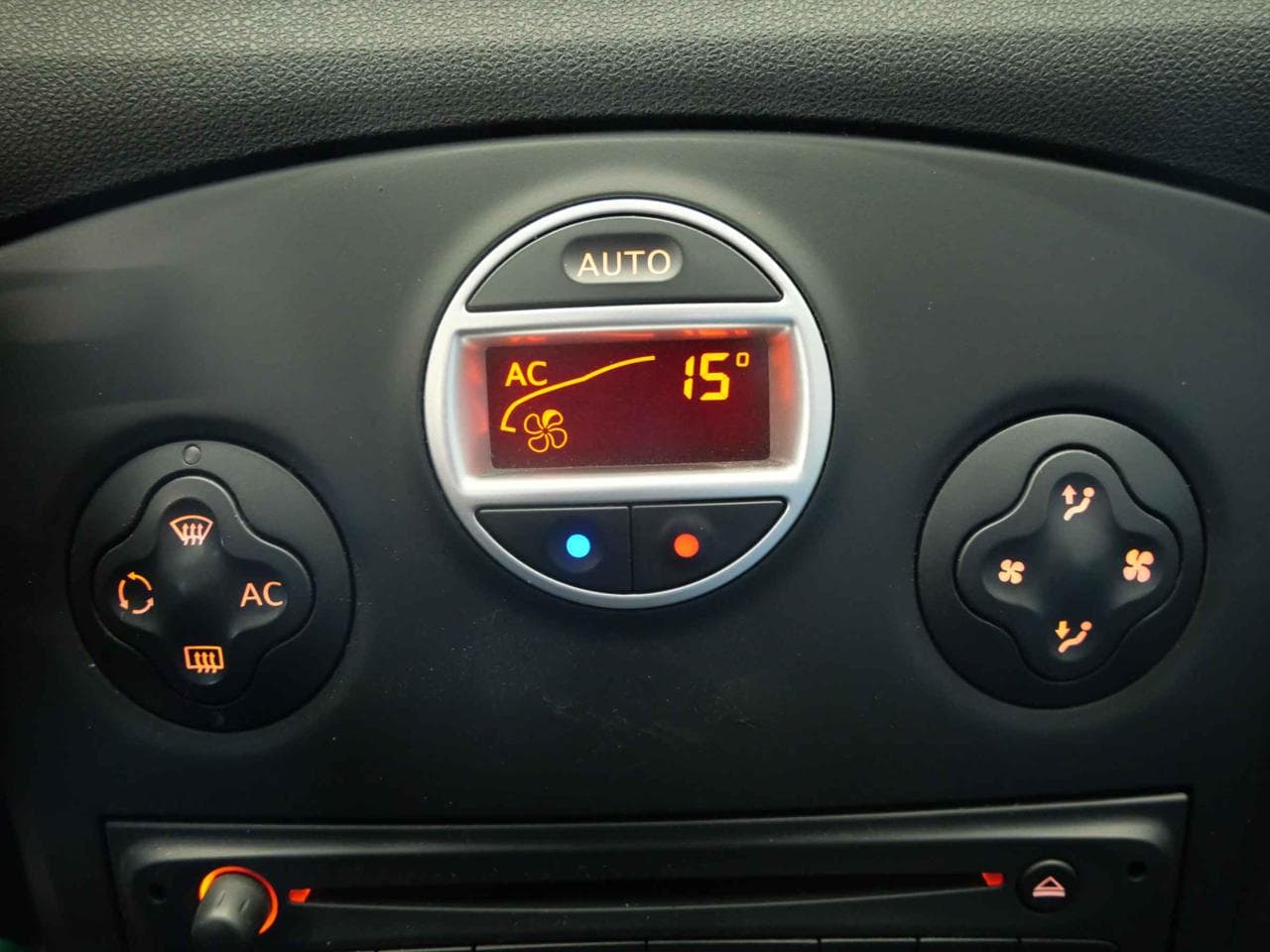 2010 Renault CLIO - 26