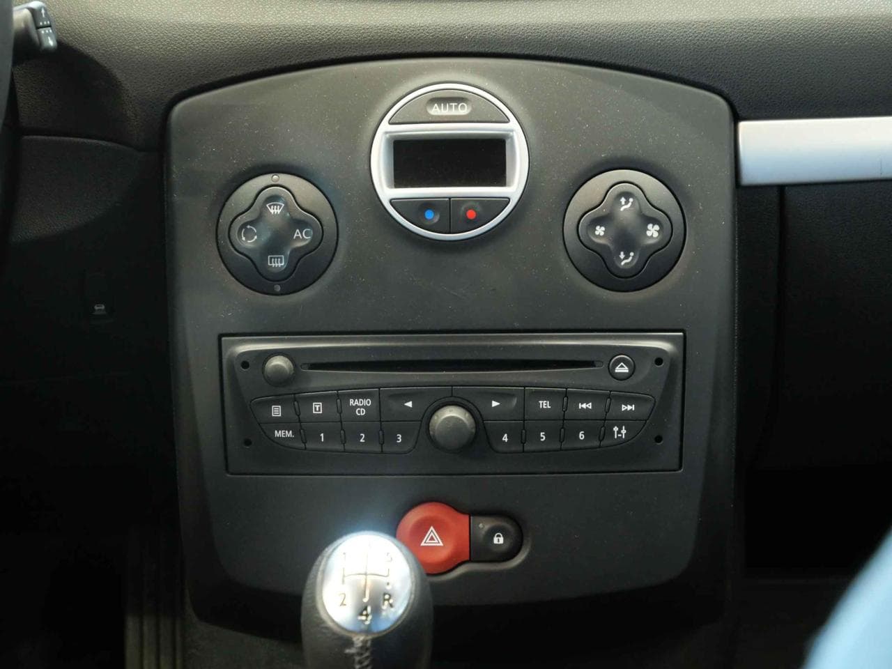 2010 Renault CLIO - 13