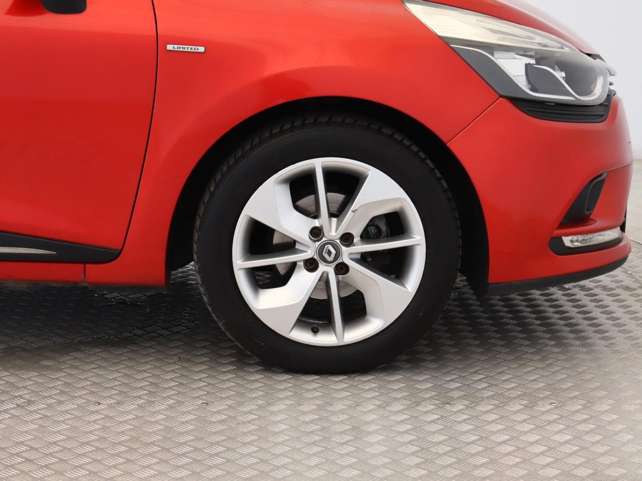 2016 Renault CLIO - 36