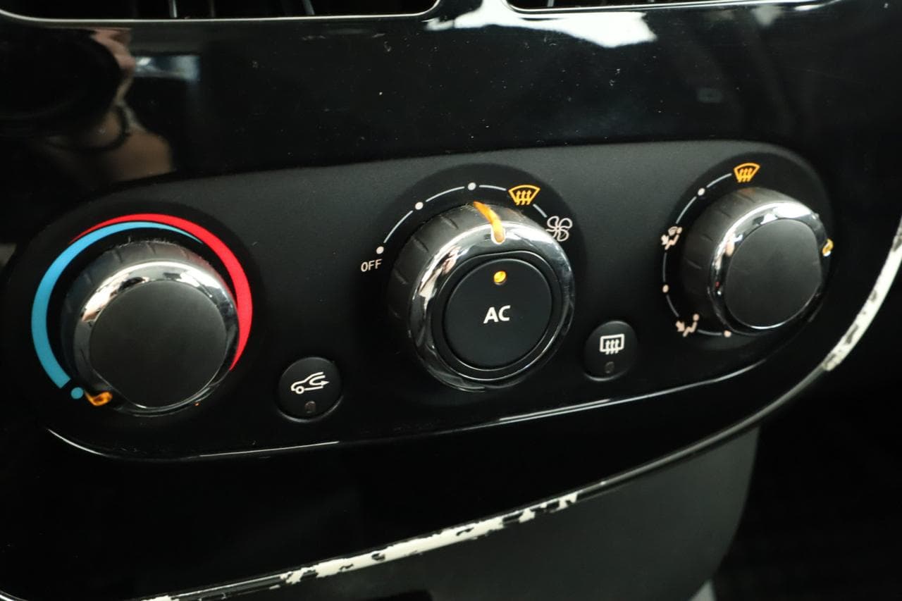 2015 Renault CLIO - 21