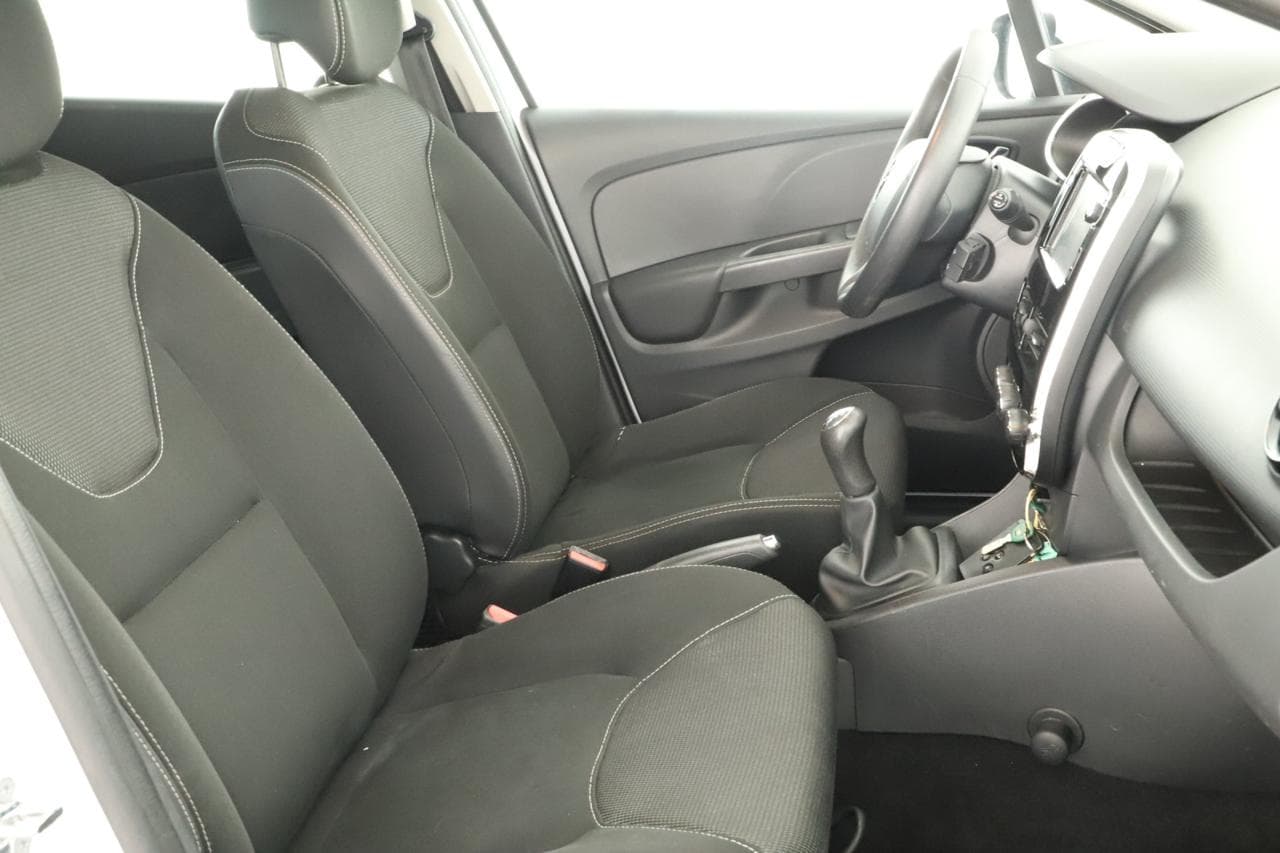 2015 Renault CLIO - 24