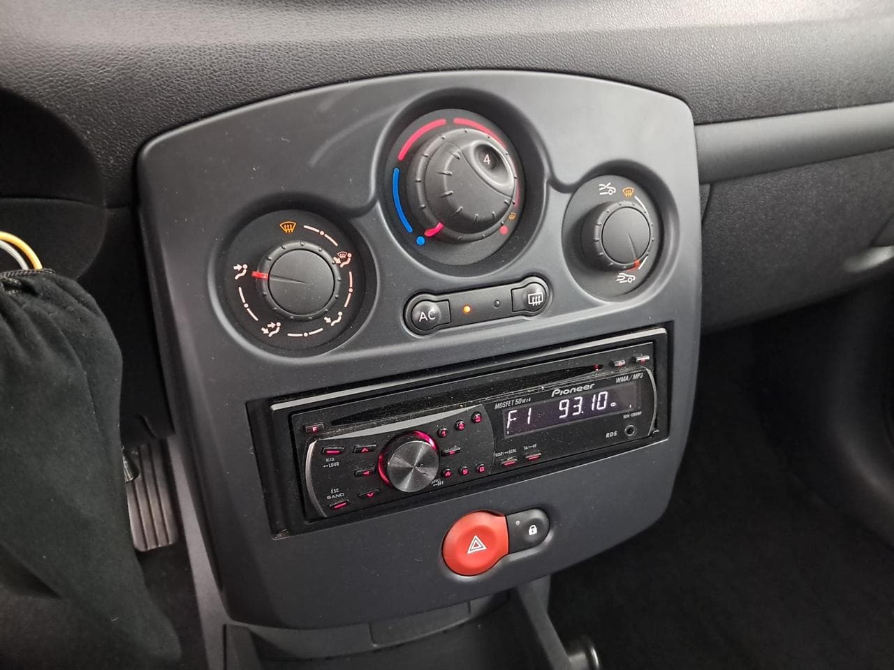 2010 Renault CLIO - 30