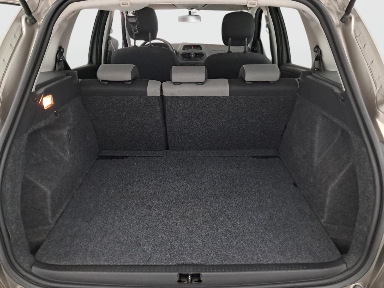 2010 Renault CLIO - 32
