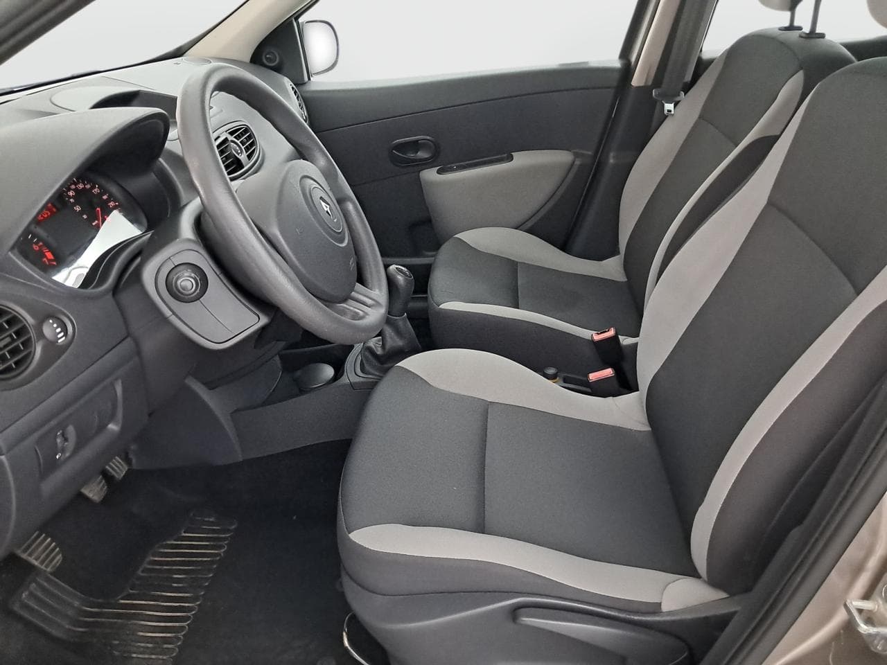 2010 Renault CLIO - 26